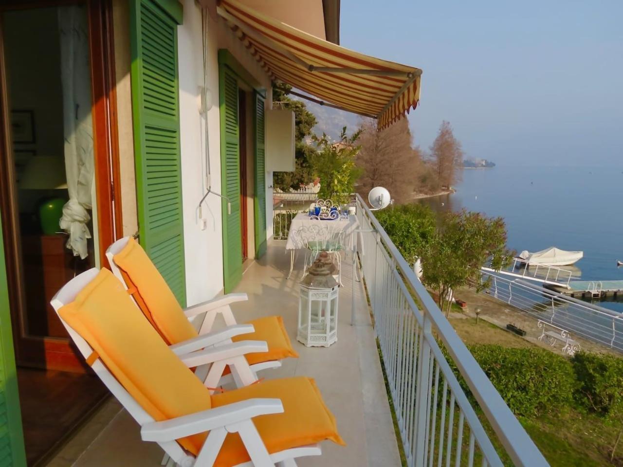 Villa Anastasye Your Lakefront Vacation Rental Predore Habitación foto