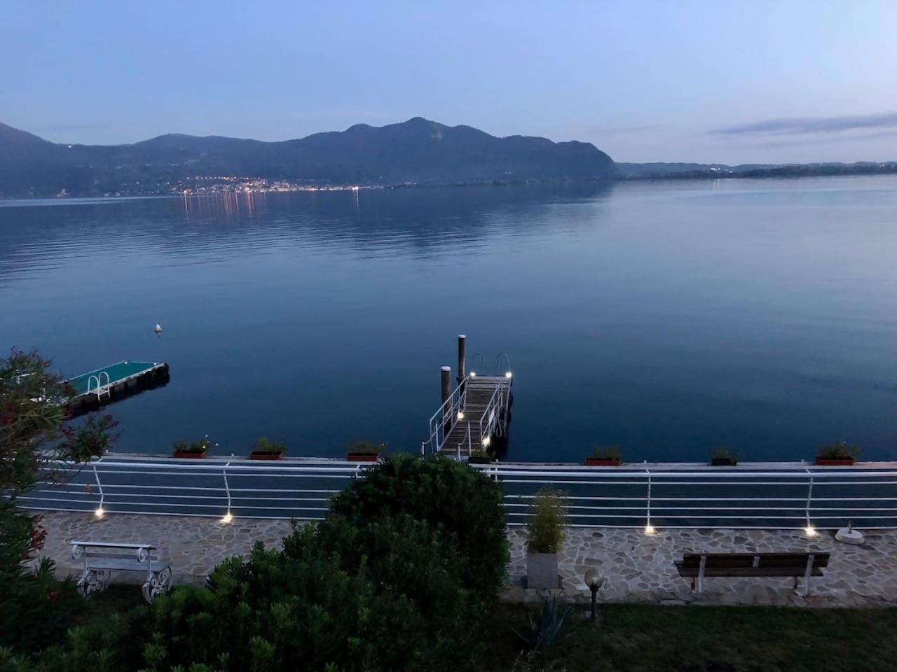 Villa Anastasye Your Lakefront Vacation Rental Predore Habitación foto