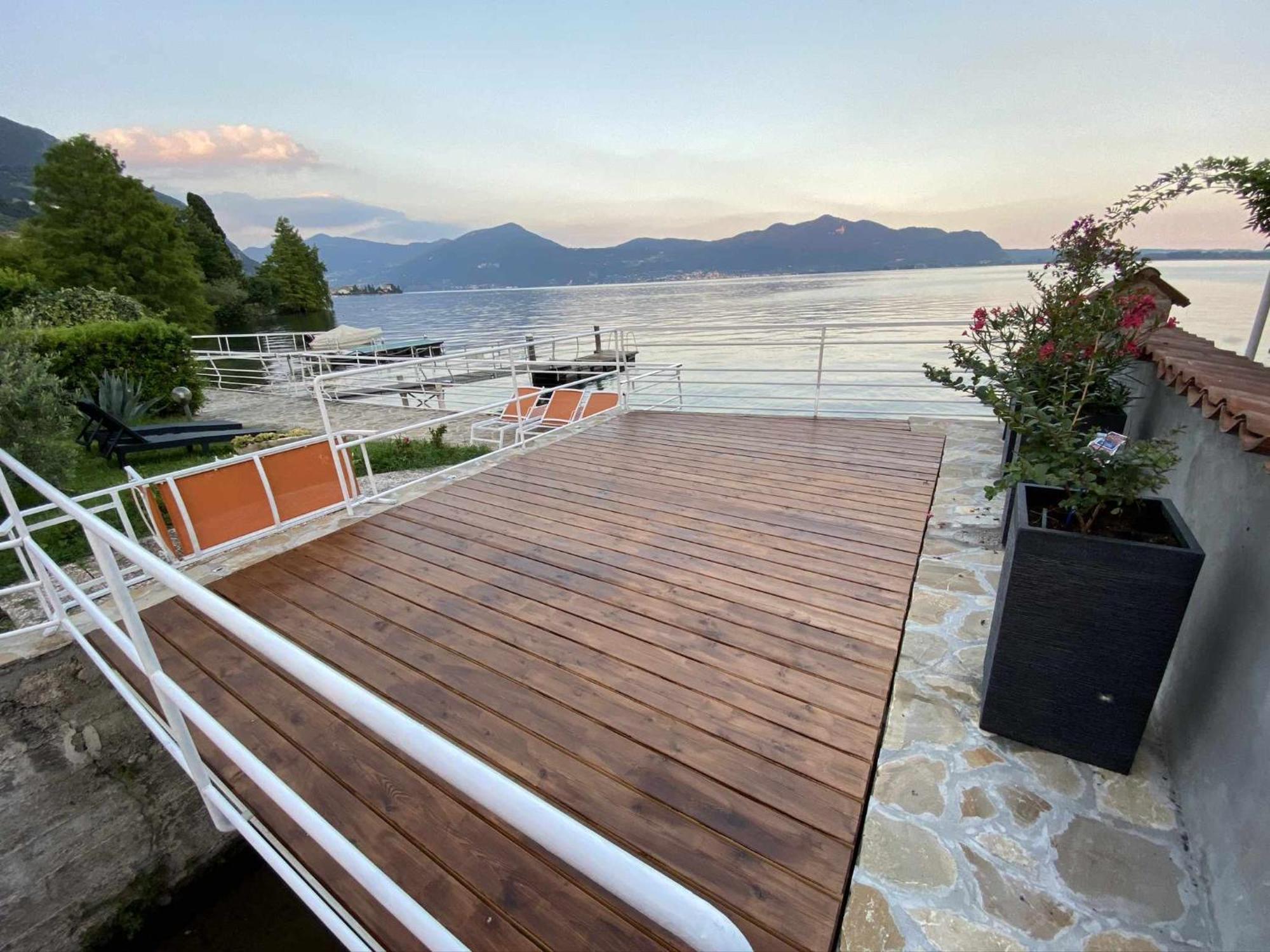 Villa Anastasye Your Lakefront Vacation Rental Predore Habitación foto